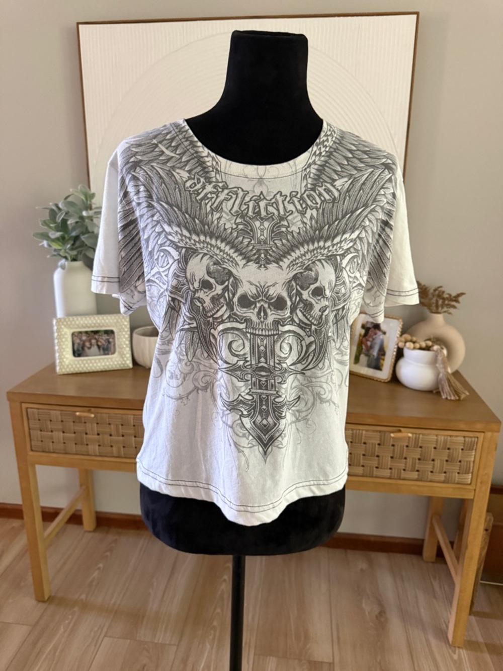 Affliction White Short-Sleeve Crop Graphic Skull Tee Size L